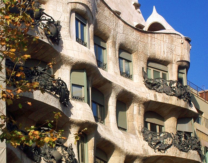 كازا ميلا (لا بيدريرا) - السياحة في برشلونة