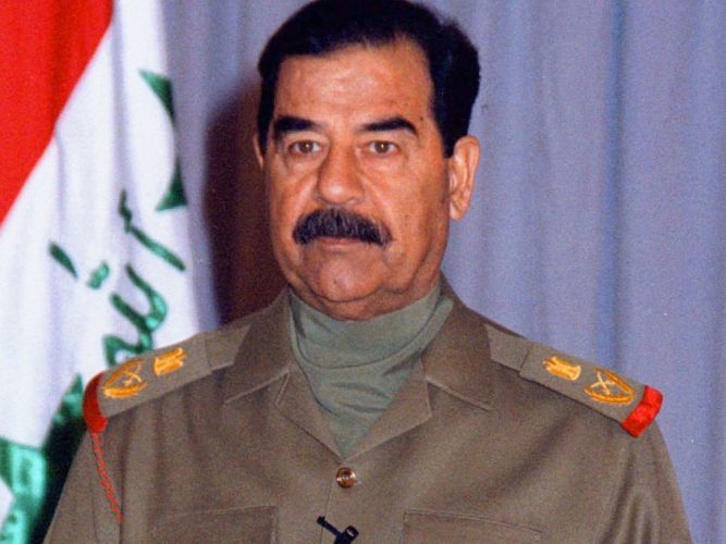 خلفيات صدام حسين للبلاك بيري 3