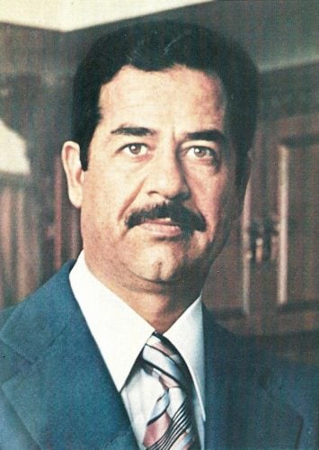 خلفيات صدام حسين للبلاك بيري 5
