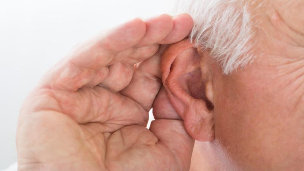 علاج ضعف السمع عند الكبار
