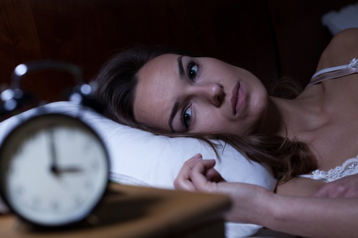 كيفية تنظيم النوم بعد السهر