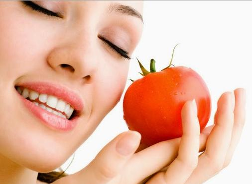 فوائد شرب عصير الطماطم للبشرة