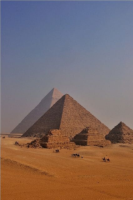 خلفيات الأهرامات المصرية بدقة ١٠