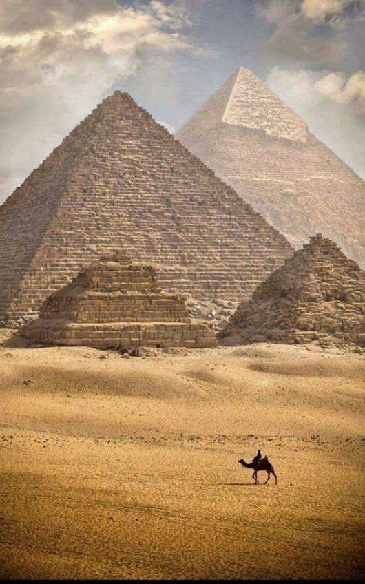 خلفيات الأهرامات المصرية بدقة ٢٠