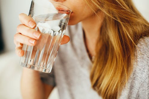 متى تظهر نتيجة شرب الماء - موسوعة إقرأ | متى تظهر نتيجة شرب الماء