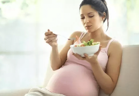 الأطعمة التي تسبب تشوه الجنين