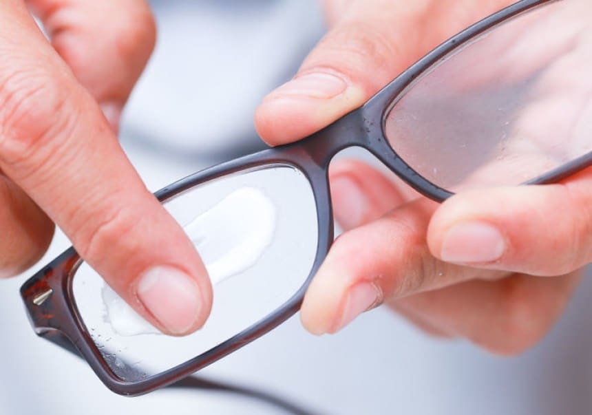 طريقة إزالة الامير من عدسات النظارة