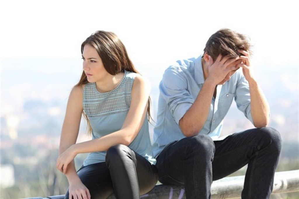 10 علامات تدل على خيانة الزوج