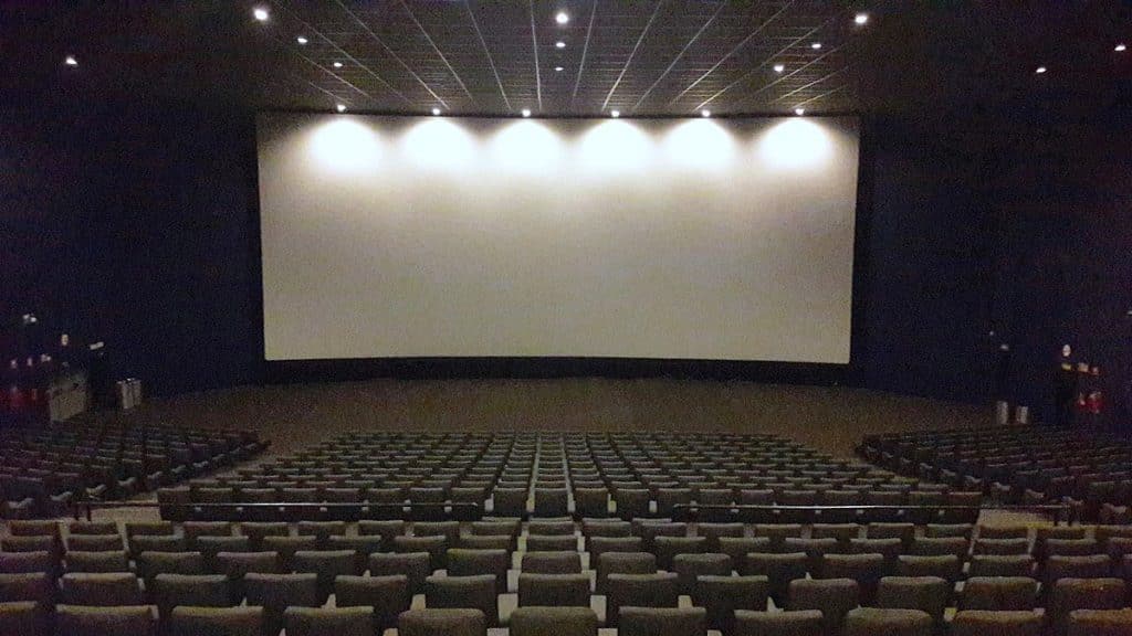 الفرق بين السينما والمسرح