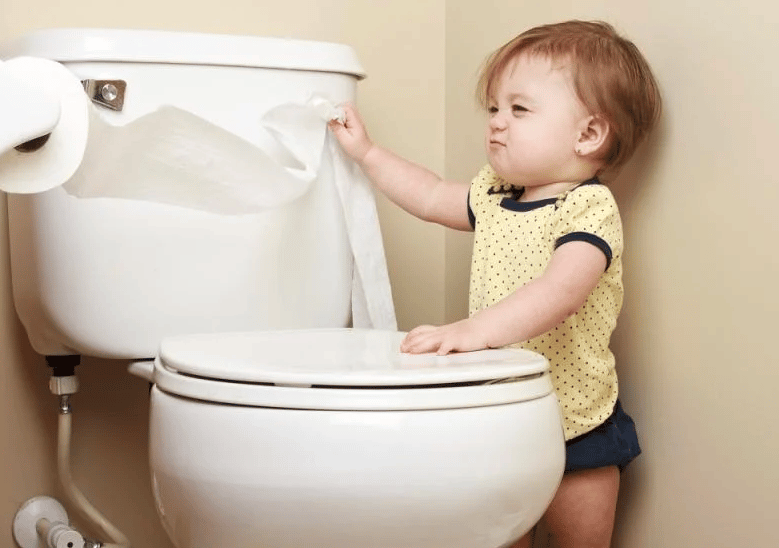تعليم الطفل الحمام بعمر سنتين