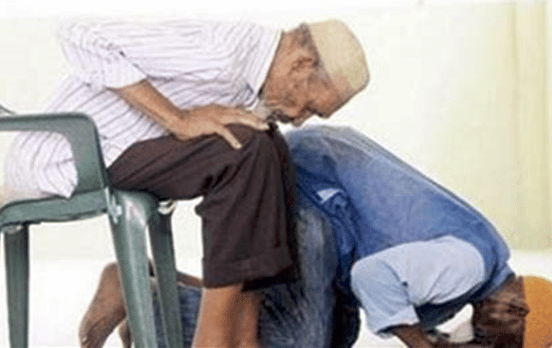 كيفية الصلاة على الكرسي عند الشيعة