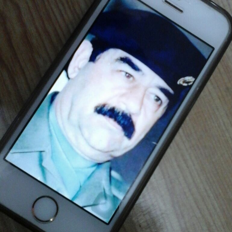 ايفون خلفيات صدام حسين 1