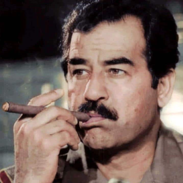 خلفيات صدام حسين يدخن 2