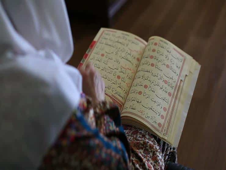 رمزيات بنات تقرا قرآن1