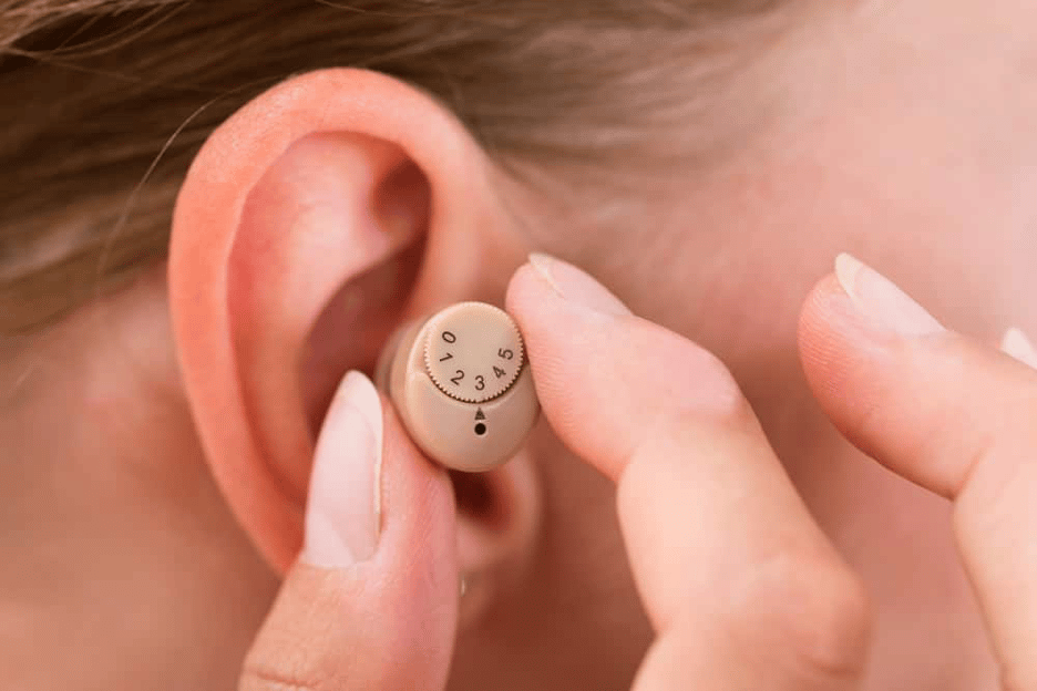 فوائد سماعات الأذن الطبية