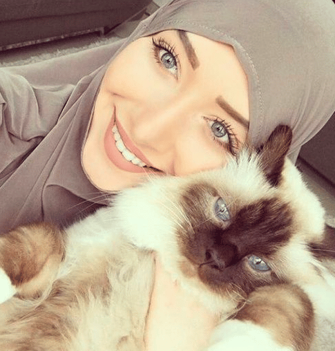 رمزيات بنات محجبات مع قطط 2