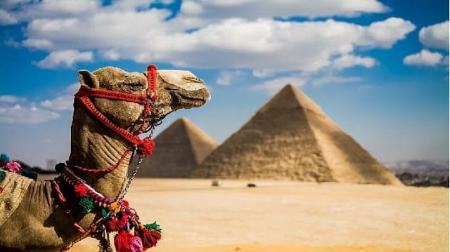 برجراف عن a review on tourist attractions in egypt