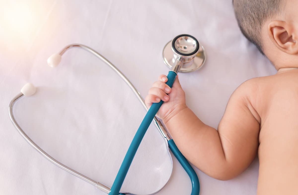 مميزات وعيوب تخصص طب الأطفال