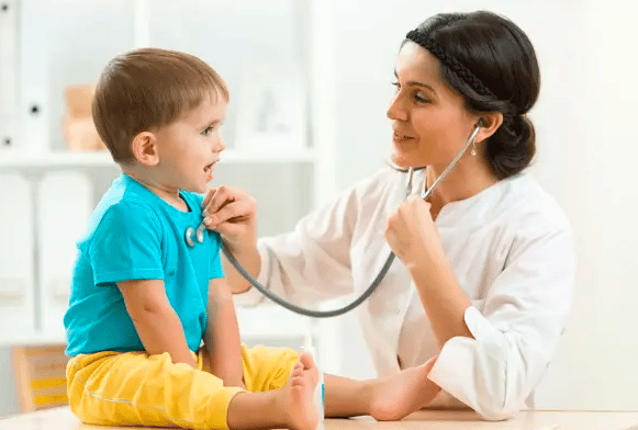 كم راتب طب الأطفال