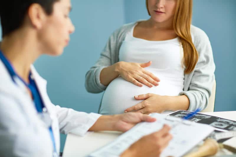 هل يستمر الحمل مع انخفاض هرمون الحمل