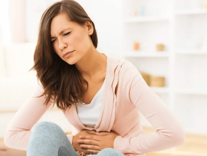 أعراض الحمل بعد تلقيح البويضة بيومين لكل من يسال