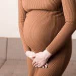 هل كثرة حركة الجنين تدل على قرب الولادة